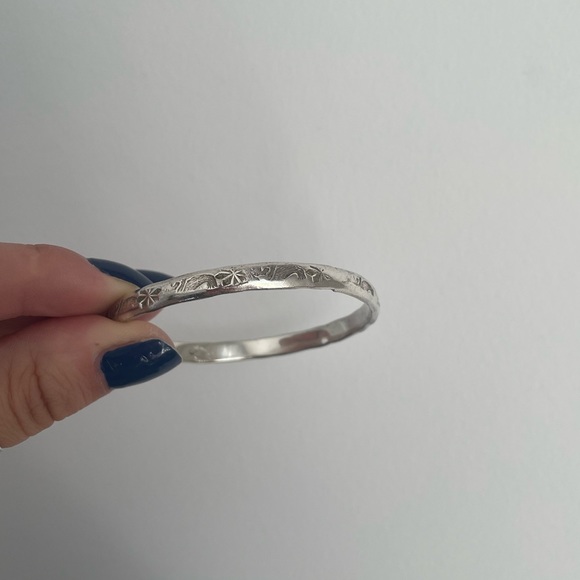 Sterling silver Mexico flower motif bangle - Picture 1 of 5